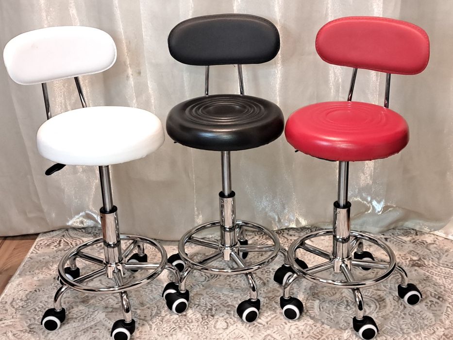 Стулья. На колёсах.Для салонов и т д.