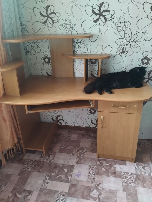 Стол компьютерный