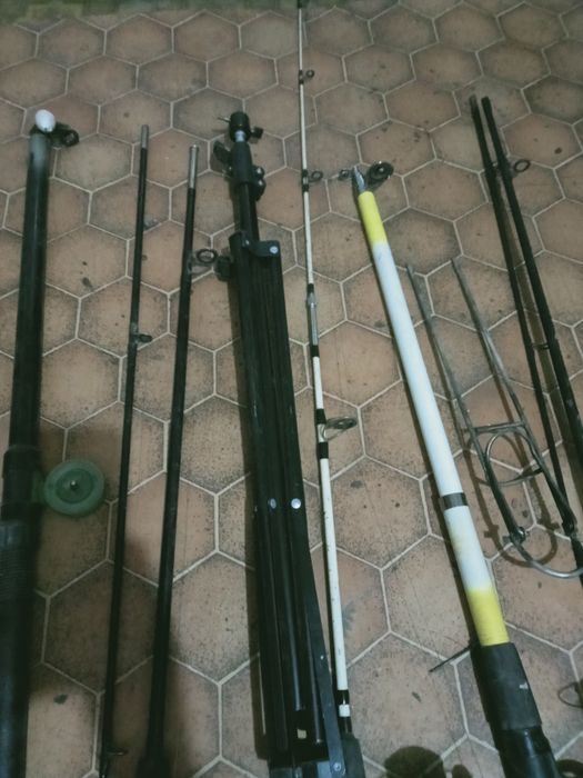 Продам удочки и подставку для удочик