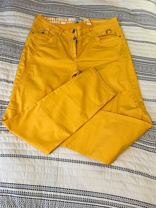 Дънки в жълт цвят