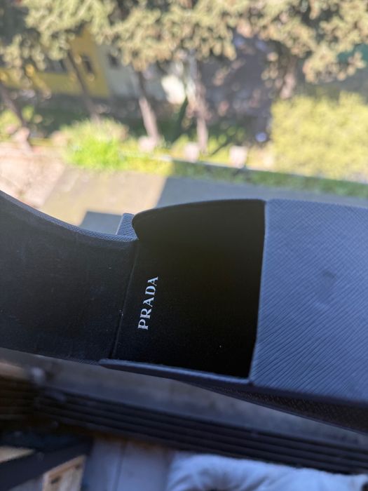 Слънчеви очила на Prada