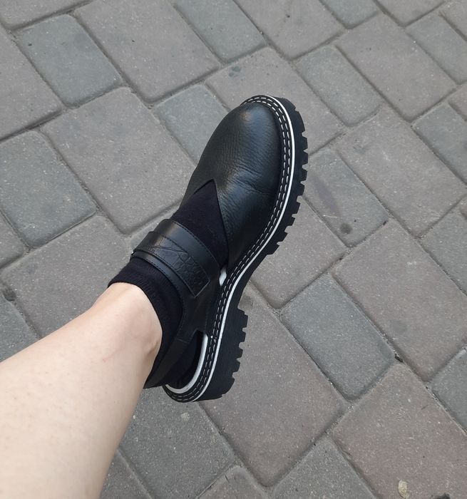 Босоножки черные с ремнём