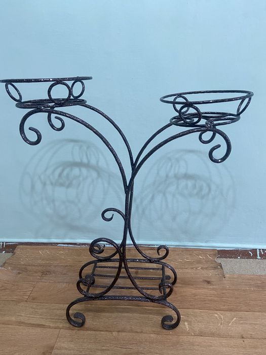 Продам подставку под цветы