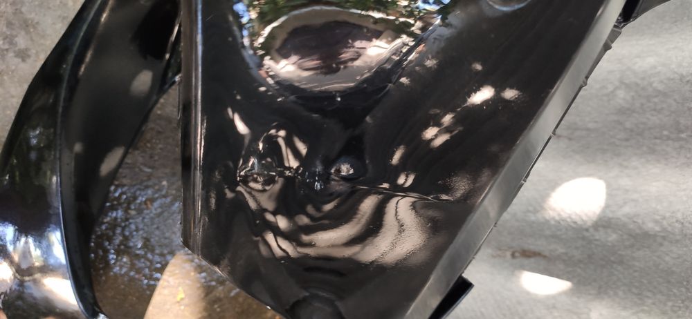 Kia K5 oldi zavod bamferi sotiladi Rangi Qora zavod banfer..!