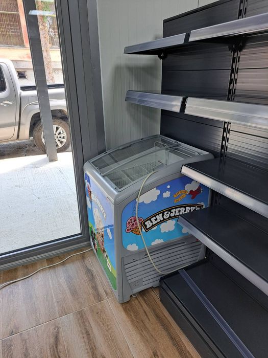 Стелажи за магазини