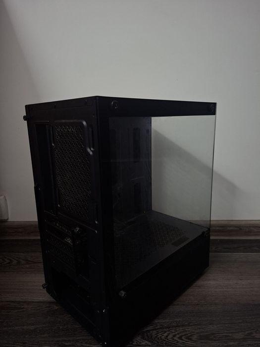 Carcasa PC ca noua