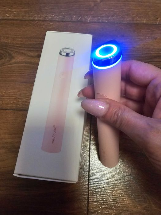 Medicube AGE-R Booster Pro Mini Pink уред за лице