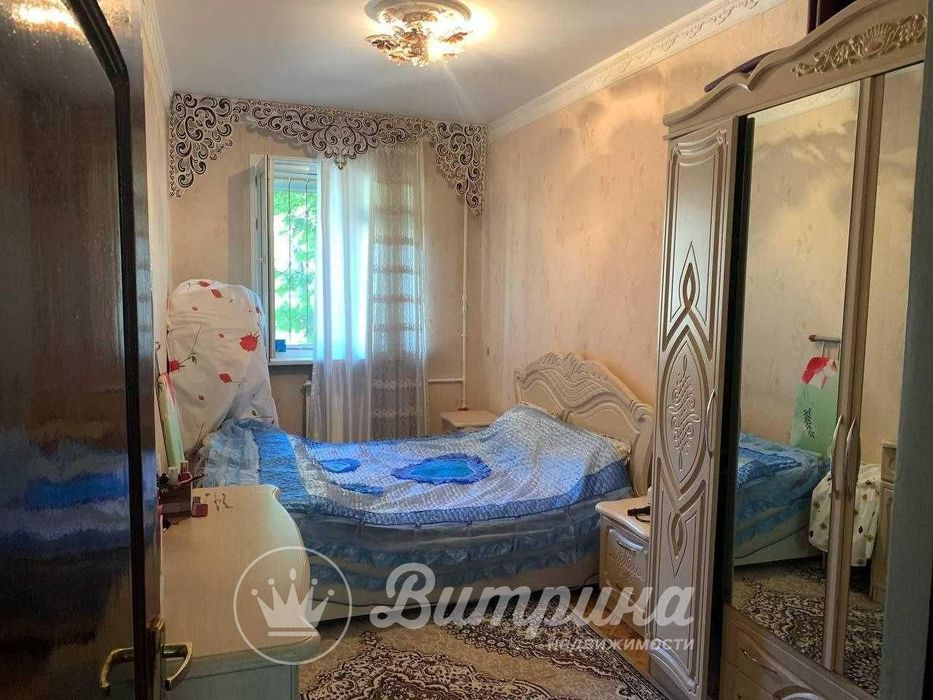 2/2/5 БИЙ, Художники