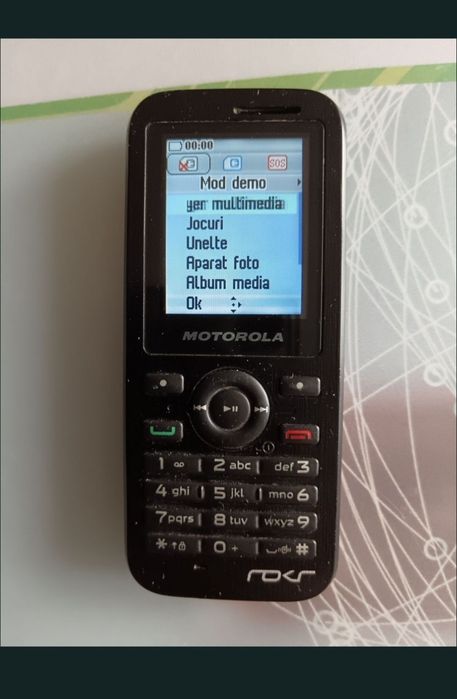 Telefon cu camera foto și tastatura, foarte bine întreținut arată ca nou, stare perfectă de funcționare. 
Este mic robust și foarte practic.