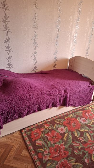 Продаётся шкаф, стол, кровать