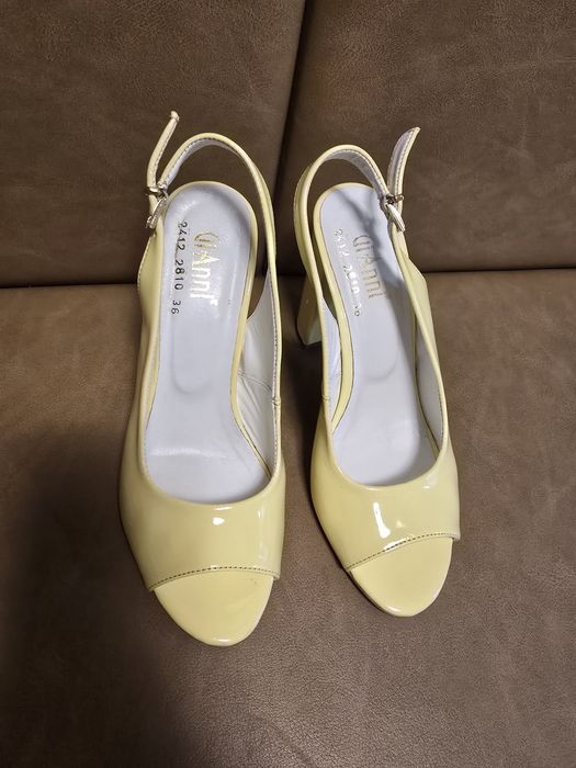 Обувки на дебел ток GiAnni