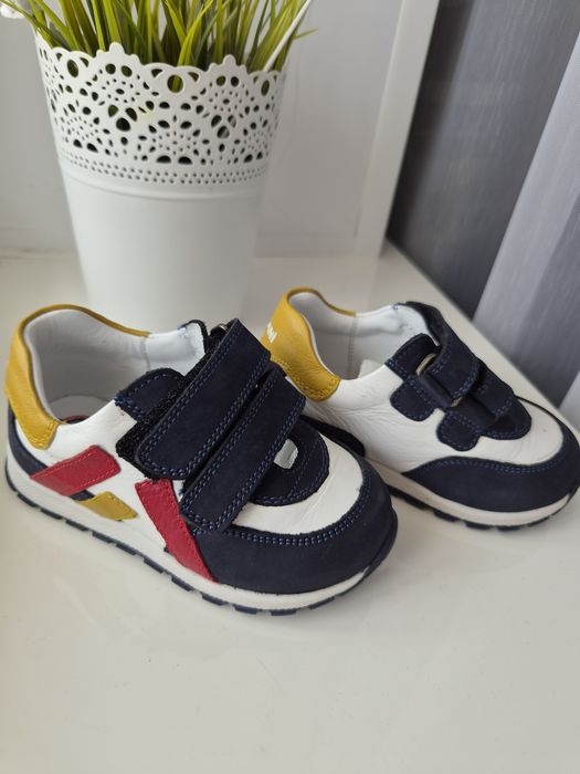 Кроссовки детские