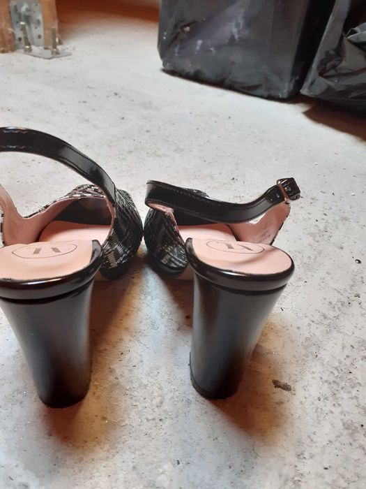 Sandale elegante cu toc si platforma