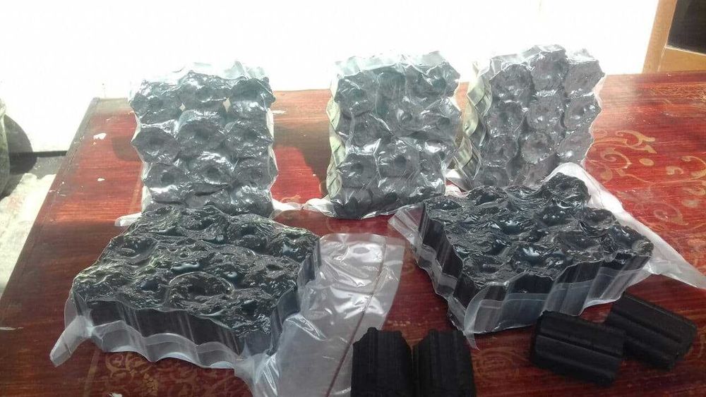 Ko'mir briketi stanogi sotiladi. Кумир брикети станого сотилади.