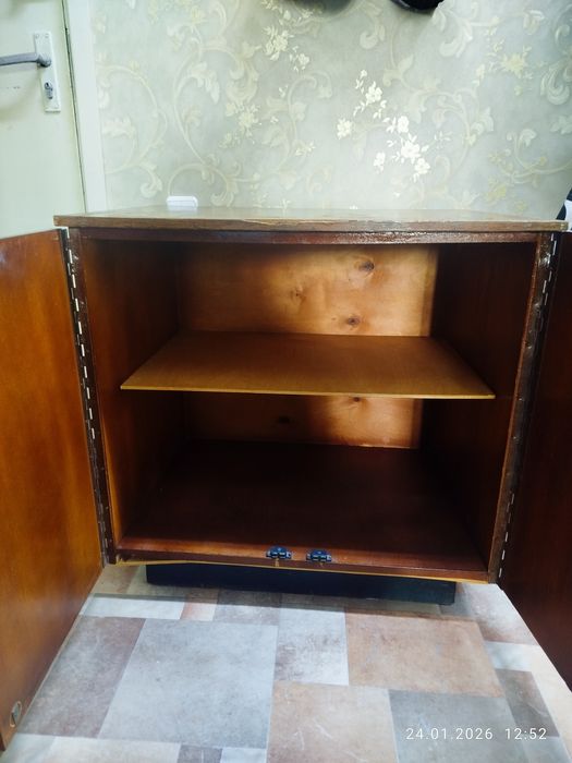 Продается тумба и стул(ширина 72см)