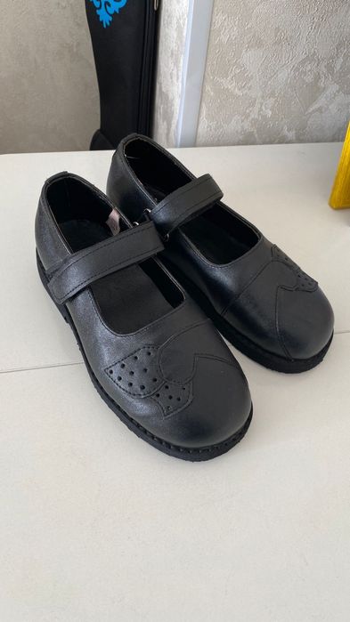 Продам детскую обувь