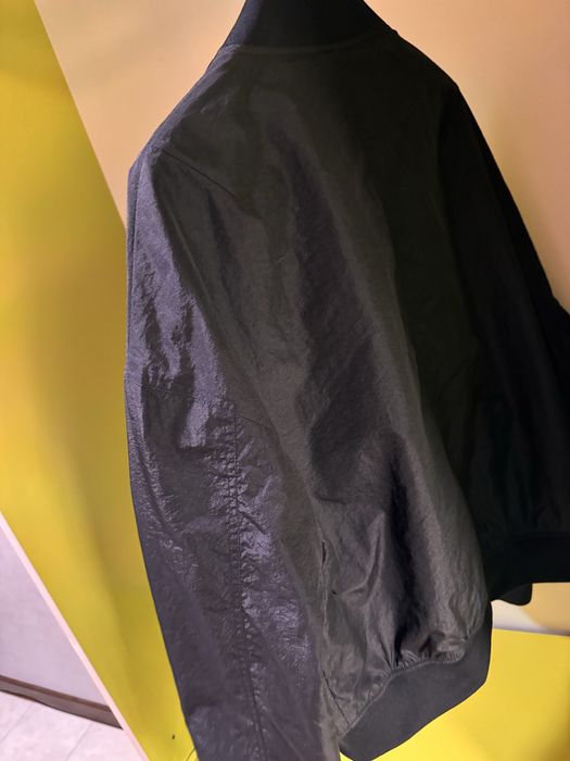 Продается бомбер от Armani 50 размер  ЮНИСЕКС!