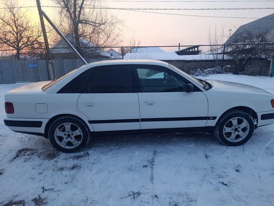 Продаю Ауди с4 седан