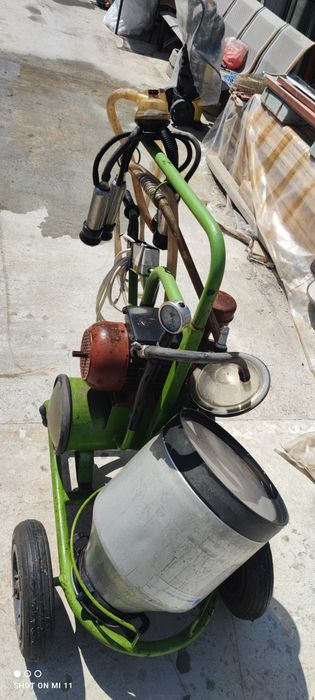Aparat de muls vaci