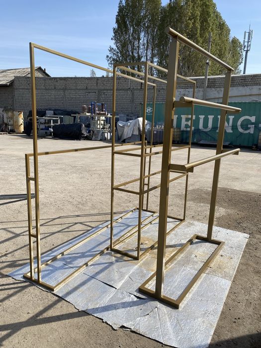Вешалки, полки и лофт столы для магазинов адежды