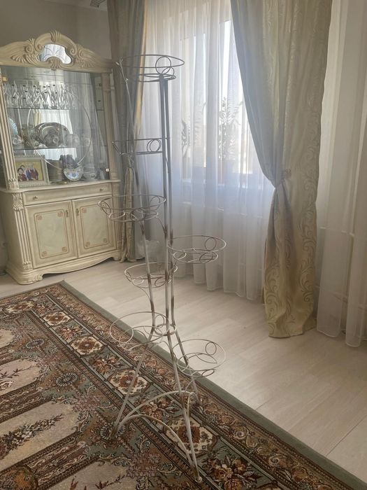 Подставка для комнатных растений