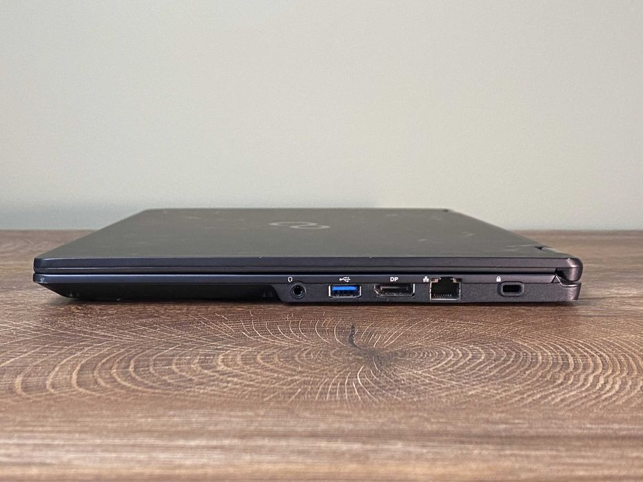 Лаптоп FUJITSU LIFEBOOK U747 14" i5-6200U/ 8GB/ 256GB SSD/14" FullHD