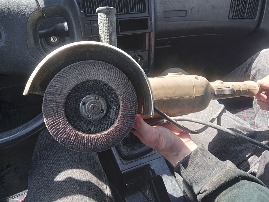 Продам болгарку 15к торг