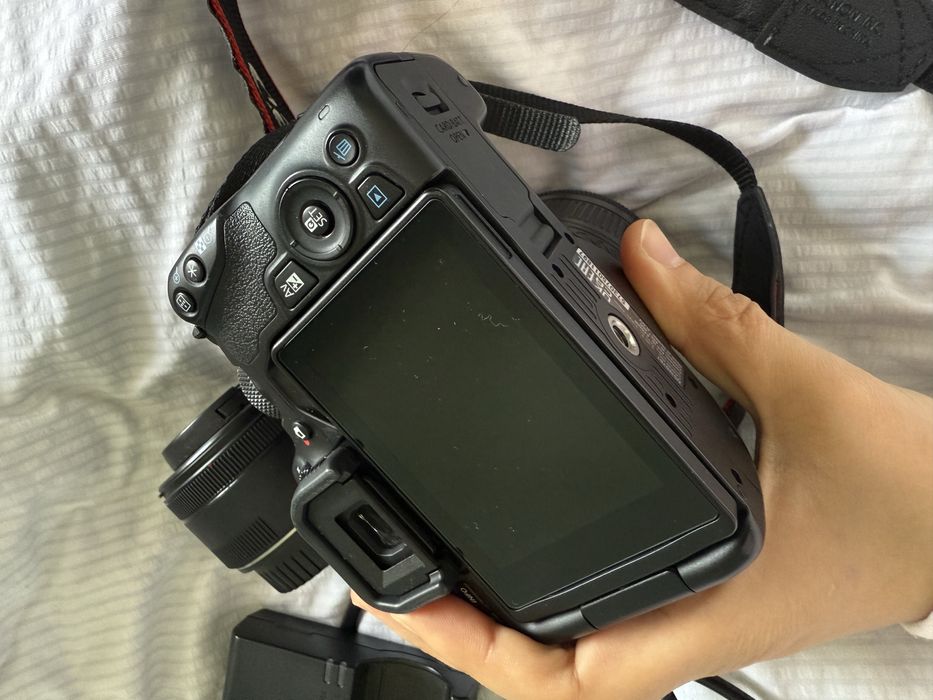 Canon 250D с 2 объективами