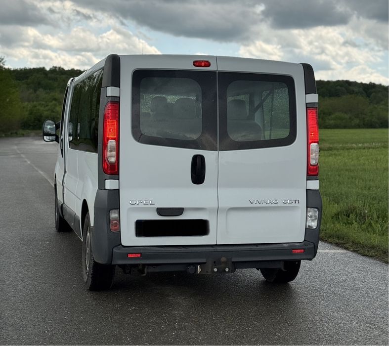 Opel Vivaro / AUTOMAT / 8+1 locuri / Euro 5 / 2.0 cdti / LUNG