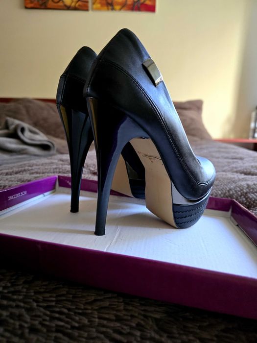 Pantofi cu toc înalt