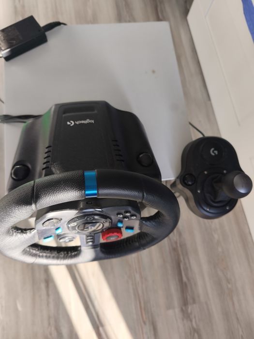 Vând volan Logitech G 29 cu schimbător