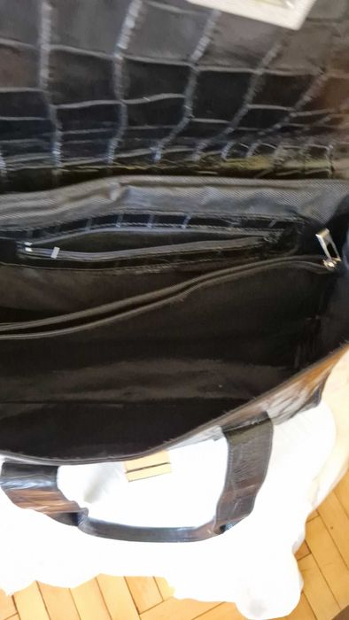 Чанта естествена кожа на Валентино