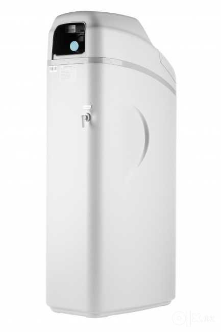 Умягчитель кабинетного типа Гейзер-Aquachief RA1500H-F79BH-LCD/F70D