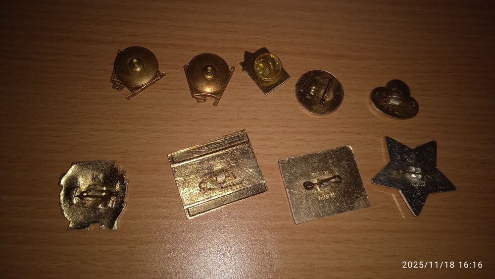 Значки прочти даром.