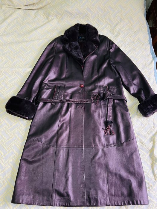 Кожаный  плащ с норковым воротником