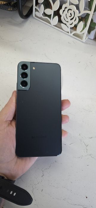 Продавам Galaxy S 22+