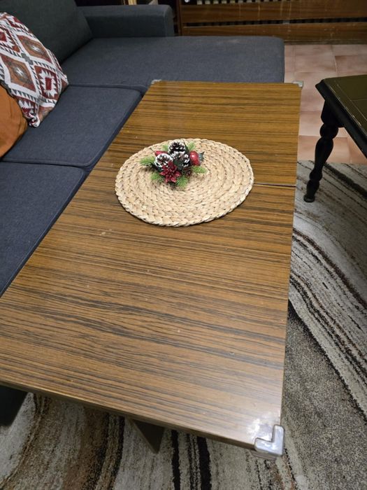 Кафява холна маса