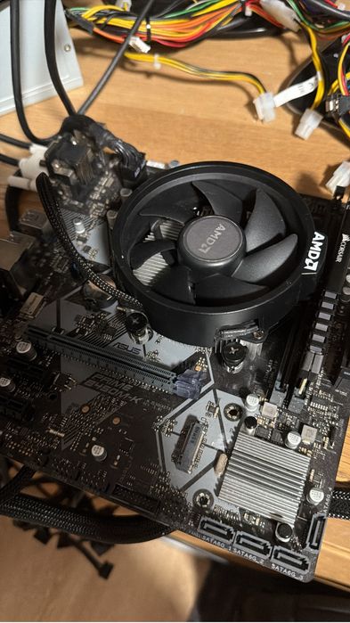 Kit pc gaming ryzen 5 3400g +b450m amd4