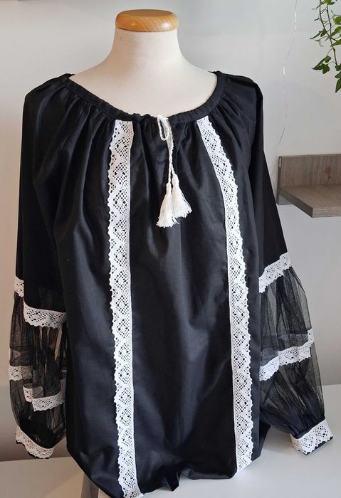 Ie stilizata cu maneci de tulle