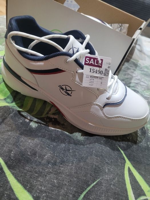 Продам срочно Кросовки новые