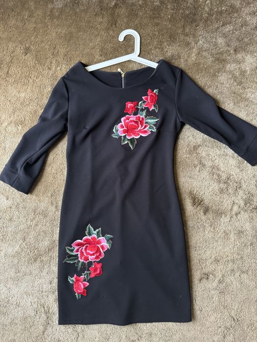 Рокля с бродерии