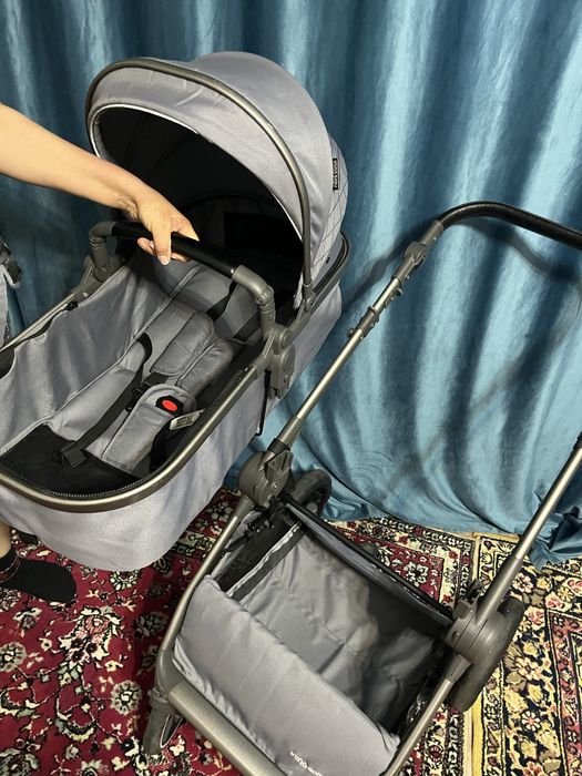 Продается ңоляска Ining BABY