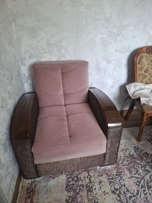 Диван с двумя креслами