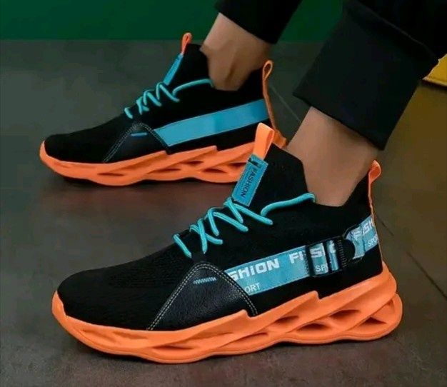 Чусесни леки и удобни маратонки.