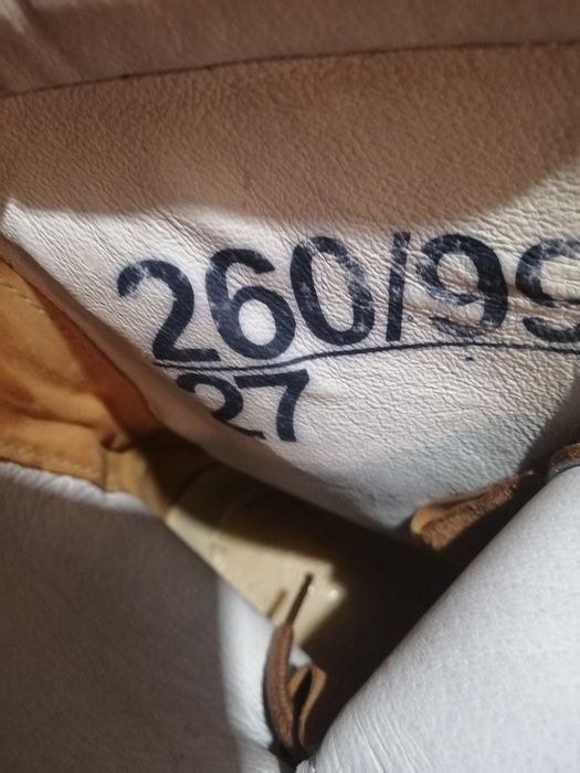 Vind bocanci diferiti