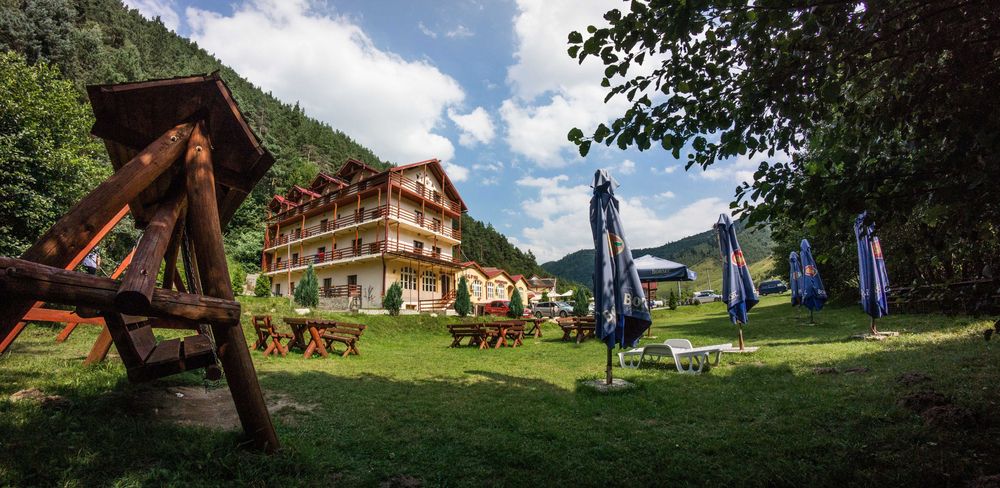Proprietar Vand  Imobil/Pensiune/Hotel 33 camere, ideală pentru hotel, azil, clinică sau cantonamente – Sibiu, Rășinari Valea Stezii
