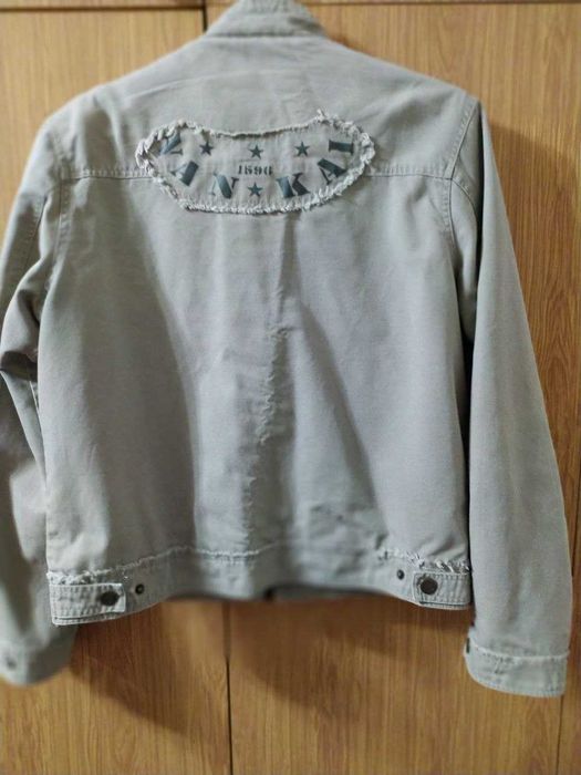 Продаётся куртка ветровка мужская, стильная, модная.