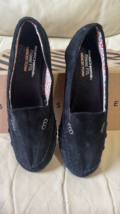 Skechers - дамски велурени лоуфъри