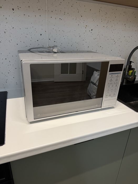 Микроволновка LG в отличном состоянии