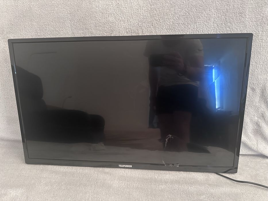 Televizor Telefunken 32” (81 cm) – ecran spart – pentru piese sau reparație